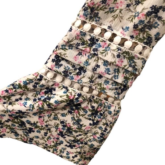 Fever Top  with Bell Sleeve Crochet Detail Small Floral Print Size Large - Picture 6 of 8